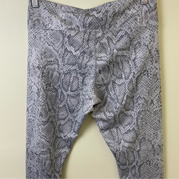 Nike x REVOLVE White Snake Print High Waist Zip Front Leggings SZ Medium - Picture 10 of 15